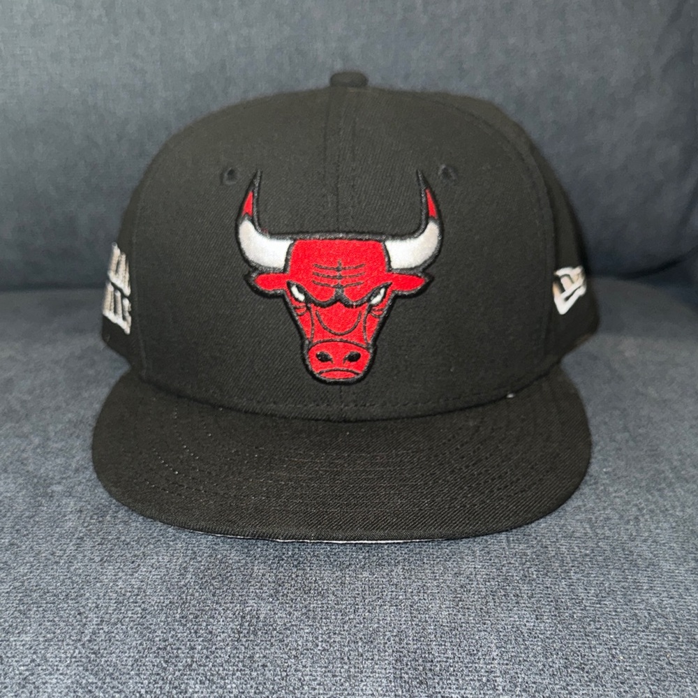 New Era Black and Red Chicago Bulls Fitted Hat